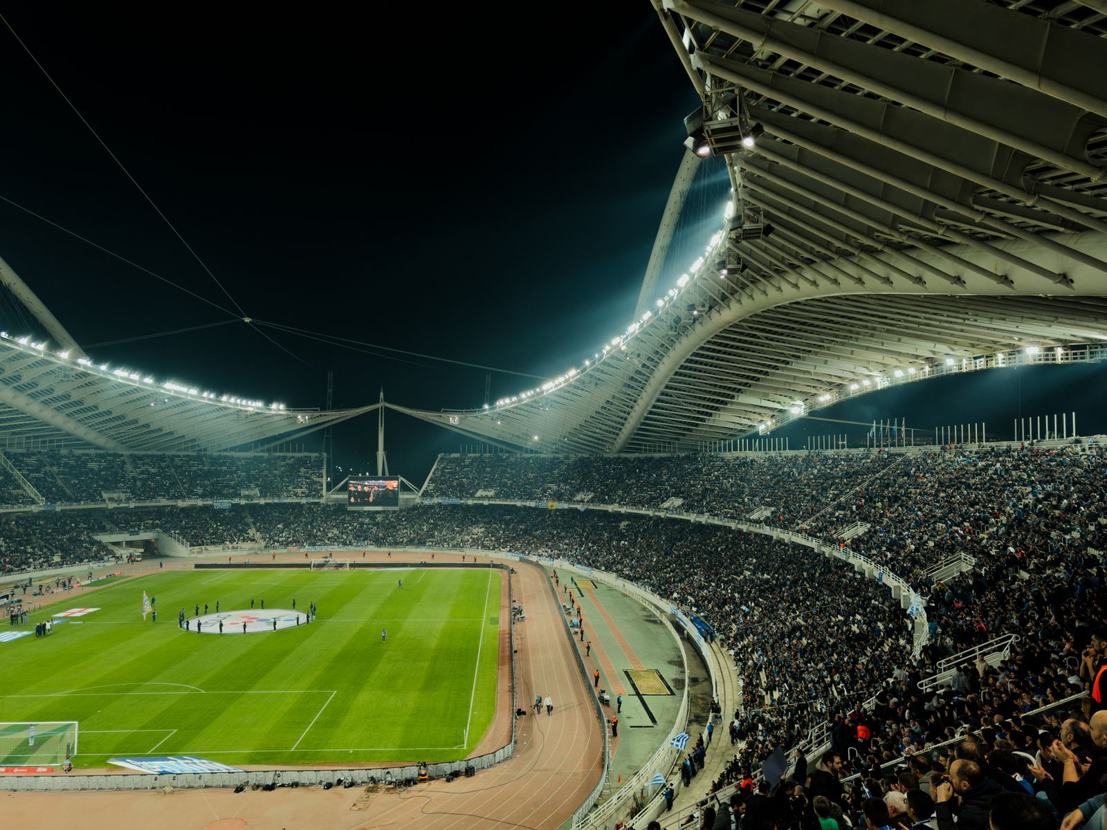 Stadion sepak bola malam hari